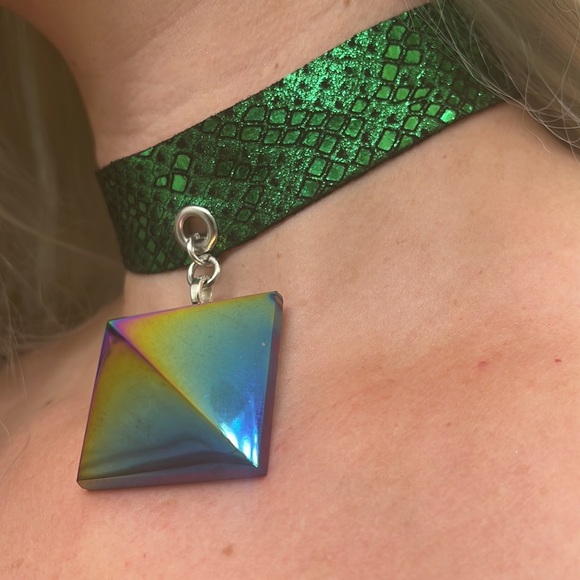 Rainbow titanium pyramid necklace choker - Picture 2 of 14